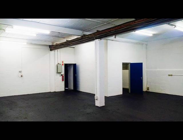 206M² WAREHOUSE TO LET IN PAROW EAST